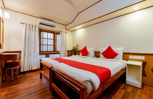 Ambalapuzha Alquiler De Eote | OYO 23047 Rkv Golden Petal Houseboat 3 Bhk