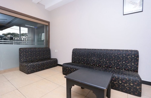 Kakkanad Hotel | OYO 23116 Gino Tourist Home