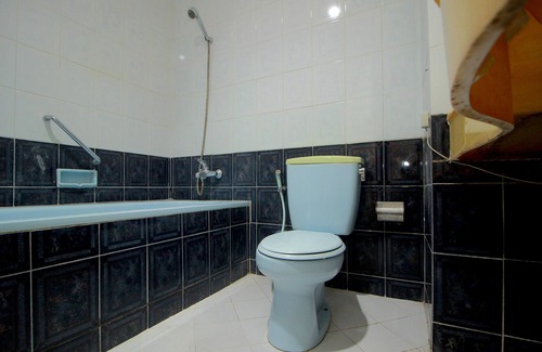 Bengkulu Hotel | OYO 2360 Hotel Rio