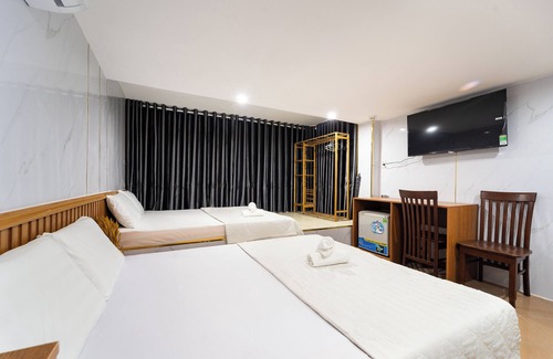 Phu Nhuan Hotel | OYO 261 Binh Dung Hotel