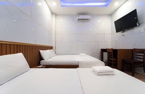 Phu Nhuan Hotel | OYO 261 Binh Dung Hotel