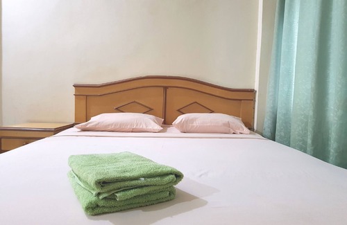 Makassar Hotel | OYO 2941 Hotel Istana