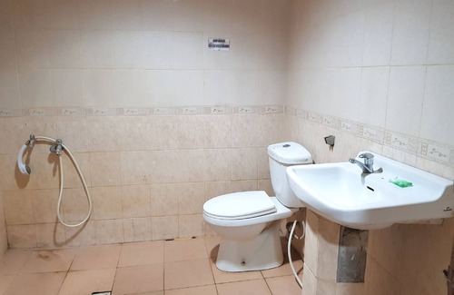 Makassar Hotel | OYO 2941 Hotel Istana