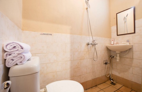 Tangerang Hotel | OYO 298 Gemilang Guesthouse
