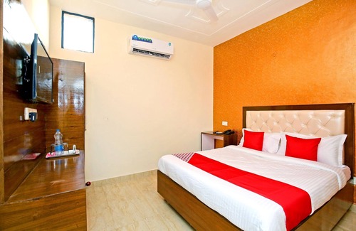 Mohali Hotel | OYO 40307 Mohali Blue