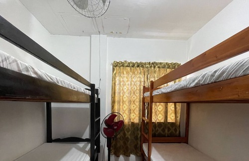 Moalboal Hotel | OYO 796 Southpoint Hostel And Restobar