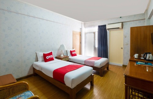 Ploenchit Hotel | OYO 870 12 PM Bangkok