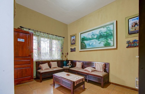 Kepanjen Hotel | OYO 90061 Melati House Syariah