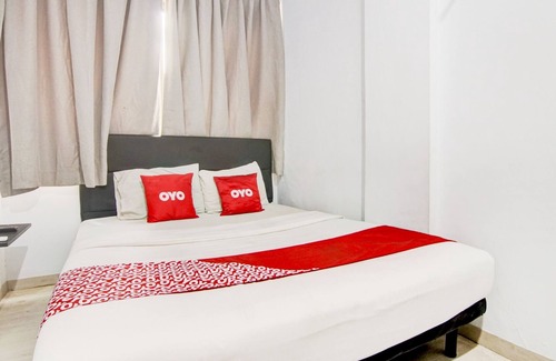 Gambir Hotel | OYO 90310 Cosmo Harmoni