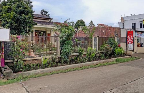 Lembang Hotel | OYO 90454 Adinda Homestay Cibodas Lembang