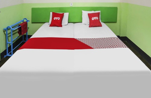 Tenggarong Hotel | OYO 90825 Hotel Lizha 2