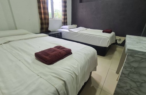 Klang Hotel | OYO 90862 Hotel Small City