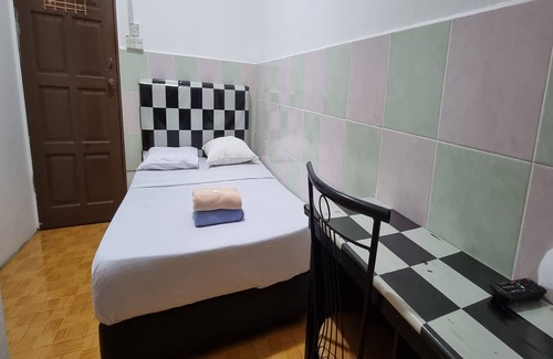 Miri Hotel | OYO 90972 Jj Homestay