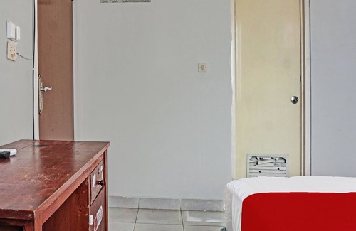 Binong Hotel | OYO 91849 Karawaci Taman Permata 5