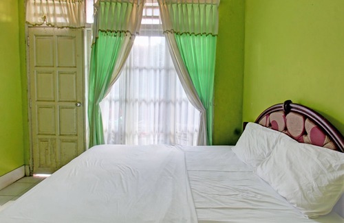 Praya Hotel | OYO 92849 Hotel Dienda Hayu Near Alun Alun Tastura