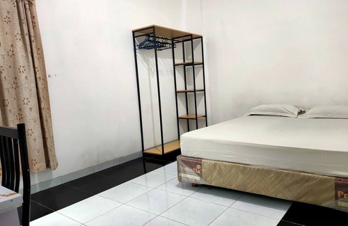 Kalimantan Hotel | OYO 93122 Pondok Puti Sartika SyariahNearPasar Jum'at Aluh Aluh