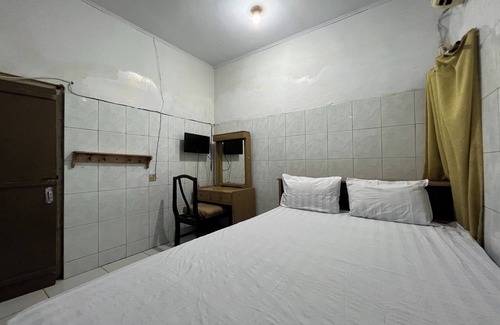 Makassar Hotel | OYO 93137 Kost Maharaja Near Maros