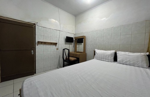 Makassar Hotel | OYO 93137 Kost Maharaja Near Maros