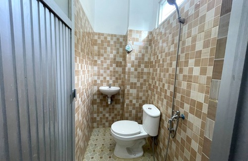 Makassar Hotel | OYO 93297 Penginapan Musafir Syariah Near Paramount Woman & Childern's Hospital