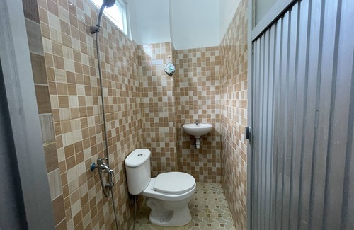 Makassar Hotel | OYO 93297 Penginapan Musafir Syariah Near Paramount Woman & Childern's Hospital