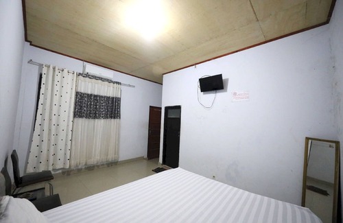 Makassar Hotel | OYO 93306 Kos Citra Syariah Near Bukit Marezo