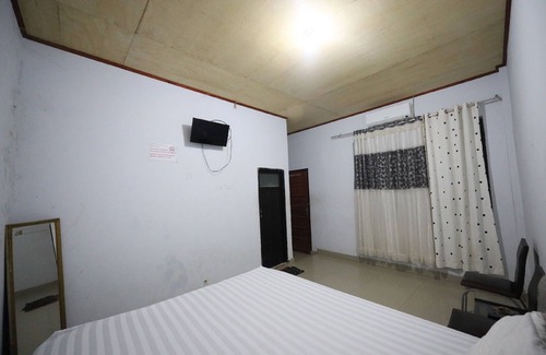 Makassar Hotel | OYO 93306 Kos Citra Syariah Near Bukit Marezo