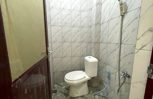 Makassar Hotel | OYO 93306 Kos Citra Syariah Near Bukit Marezo