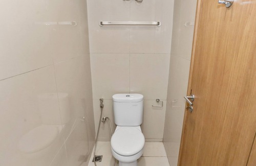 Tangerang Hotel | OYO 93432 Tree Room Hotel