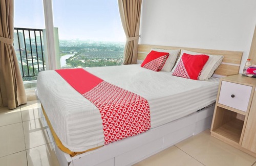 Tangerang Hotel | OYO 93432 Tree Room Hotel