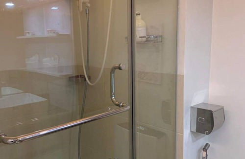 Novaliches Hotel | OYO 936 Yumis Condotel Trees Residences