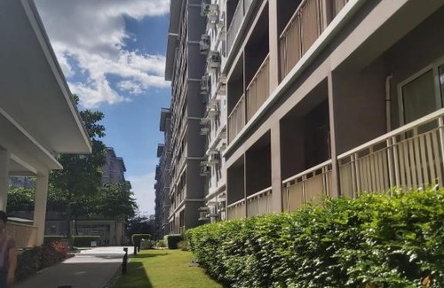 Novaliches Hotel | OYO 936 Yumis Condotel Trees Residences