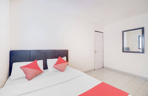 East Jakarta Hotel | OYO 93958 J&B Smart Jatinegara