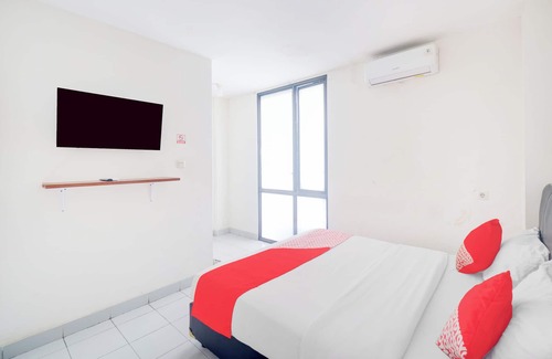 East Jakarta Hotel | OYO 93958 J&B Smart Jatinegara