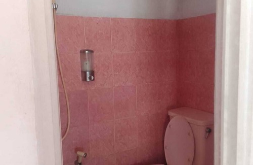 Depok Hotel | OYO 94242 Taman Duta Syariah