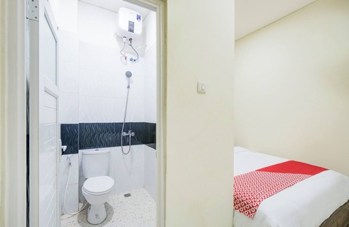 Gambir Hotel | OYO 94494 Krekot Residence Pasar Baru