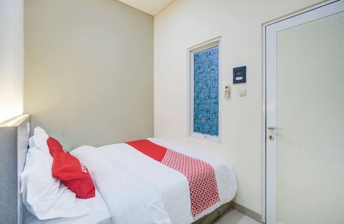 Gambir Hotel | OYO 94494 Krekot Residence Pasar Baru