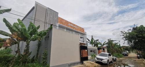 Samarinda Hotel | OYO 94667 Madina Homestay