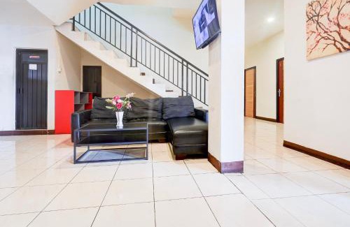 Makassar Hotel | OYO 94774 Mulia House