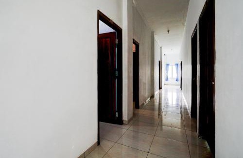 Blitar Hotel | OYO 94818 Sabina House Syariah