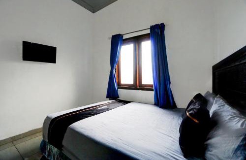 Blitar Hotel | OYO 94818 Sabina House Syariah