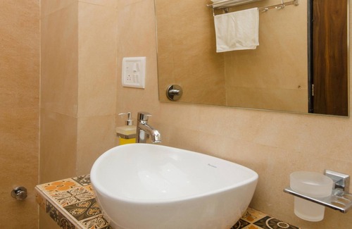 Ghatkopar West Hotel | OYO 9849 Hotel Divine Residency