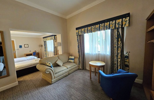 Blaby Hotel | OYO Blaby Westfield Hotel