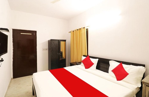 New Friends Colony Hotel | OYO 44229 Diamond Suite