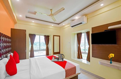 New Town Hotel | OYO Flagship 70092 The Golden Key