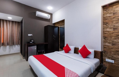 Phase 1 Hotel | OYO Flagship 77041 Cloud9 Apartment