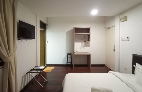 Kuching Casa | OYO HOME 90260 Natol Homestay London