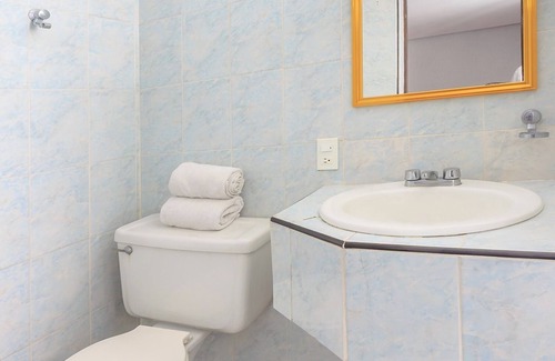Centro de Guadalajara Hotel | OYO Hotel Colón Express