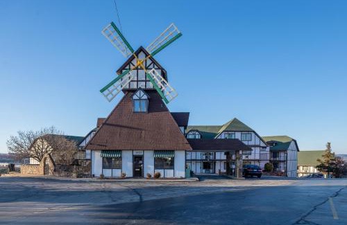 Branson Theater District Hotel | OYO Hotel Windmill Branson