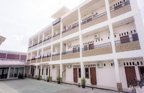 Medan Hotel | OYO Life 2354 Rose House