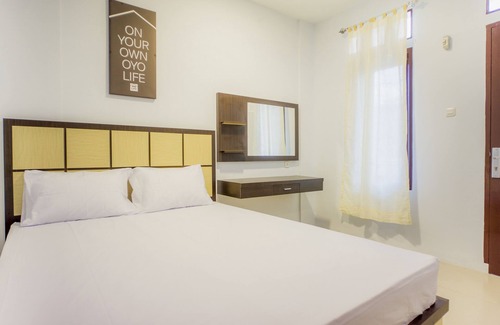 Medan Hotel | OYO Life 2354 Rose House